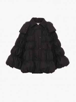 Chloe Lyhyt Puffer Cape Takit Mustat | CHE-SR13814