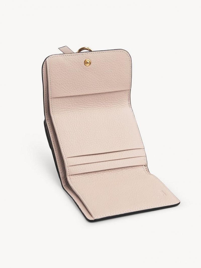 Chloe Alphabet Small Tri-fold Pieni lompakko Pinkki Beige | CHE-SR14290