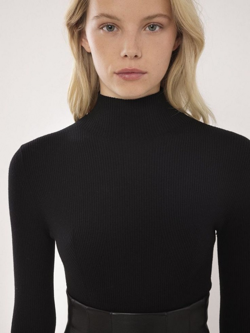 Chloe Fitted Mock-neck Neulepuserot Mustat | CHE-SR13903