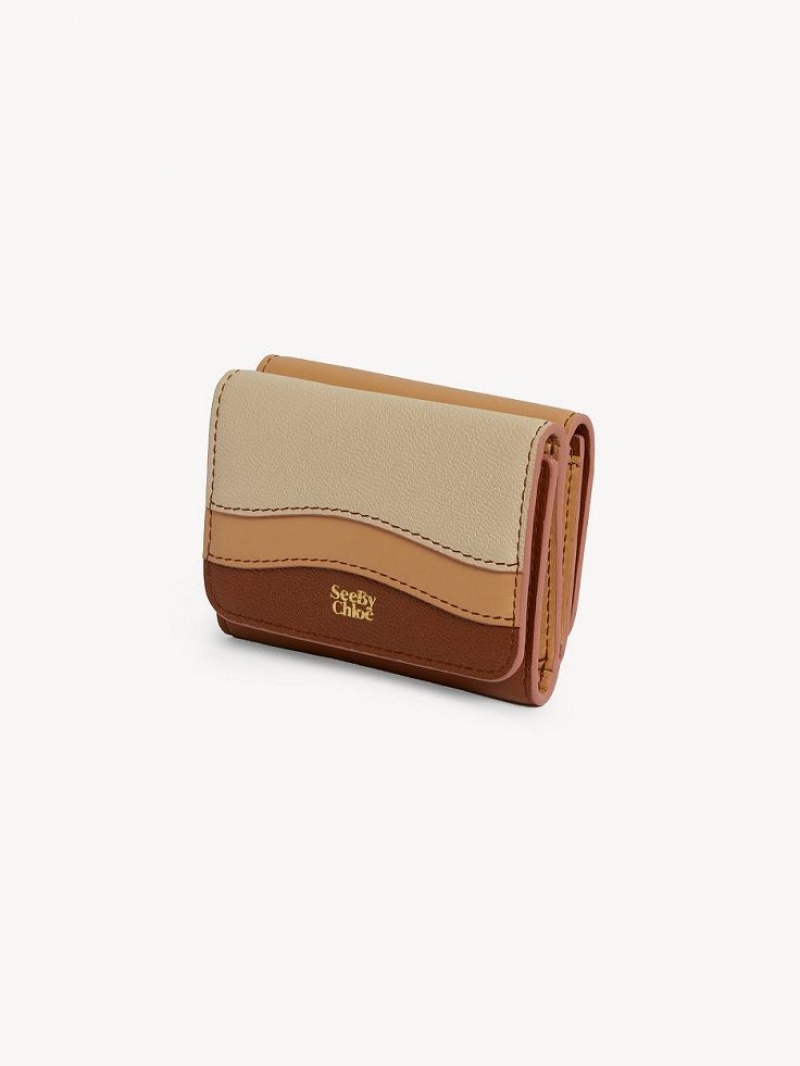 Chloe Layers Medium Tri-fold Pieni lompakko Ruskea | CHE-SR14896